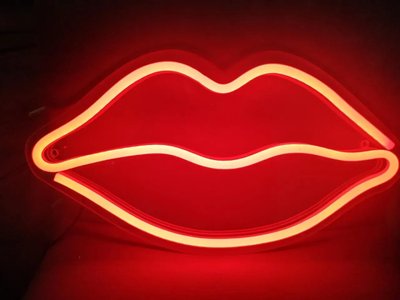 Неоновый ночник-светильник красные губы LED